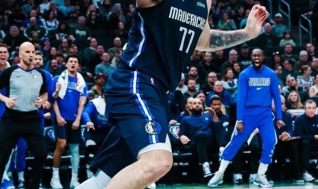 拒绝再次空砍！连续5场30+三双 东契奇带队止连败