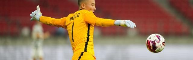 国足输球不乏闪光点 弱队出门将韩佳奇是真拼了