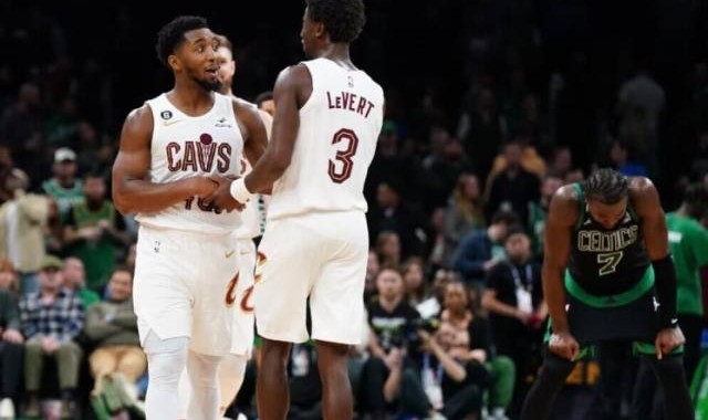 世预赛投注-勒韦尔米切尔合砍82分！绿军防守已成提款机